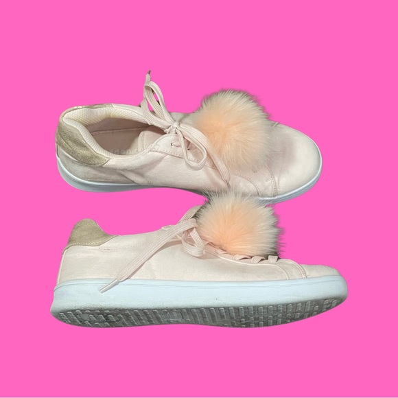 Steve Madden Foxy pink low top sneakers fur pom pom size 8 faux suede rose gold - Picture 2 of 14